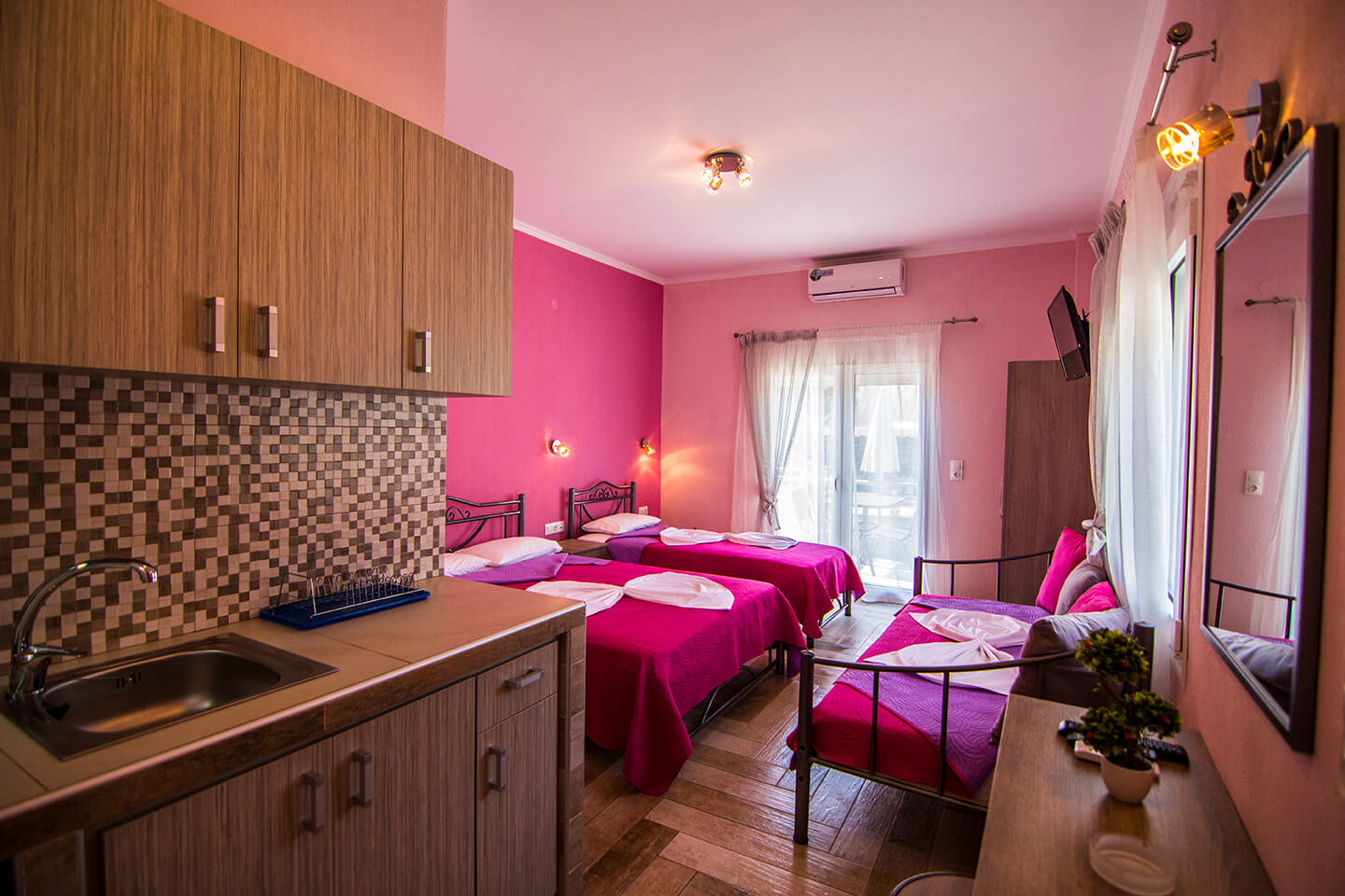 Christodoulos Eleftheria House Room 001 - Nea Vrasna - Rent Rooms - Apartments - Hotel